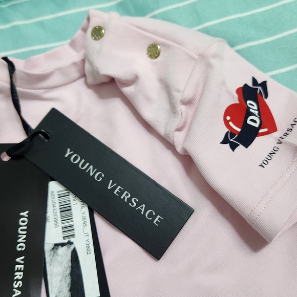 Authentic VERSACE YOUNG BABY SET 9M  WITH TAG WITH BOX - Picture 3 of 10